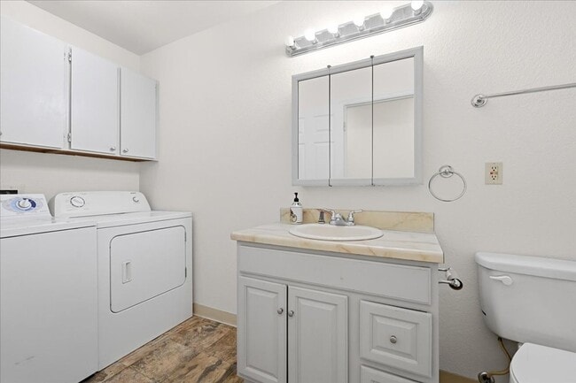 Building Photo - 900 N Wesglenn Cir