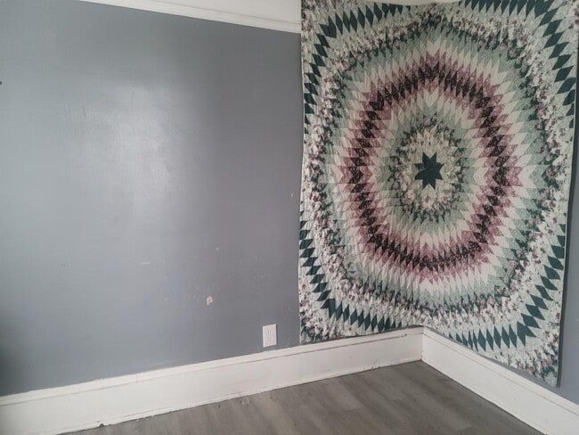 Building Photo - 1087 E 64th St