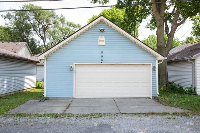 Building Photo - 936 Camp St