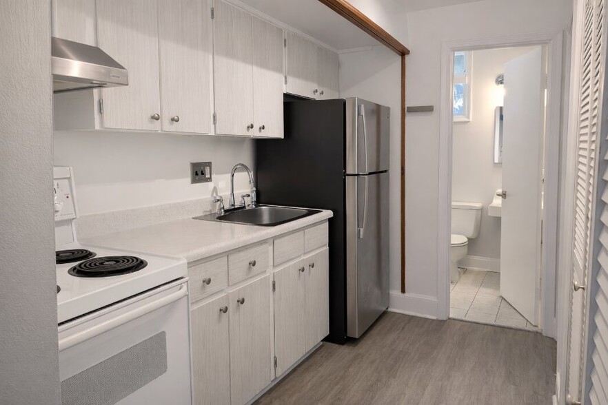 Building Photo - 519 Independence Ave SE