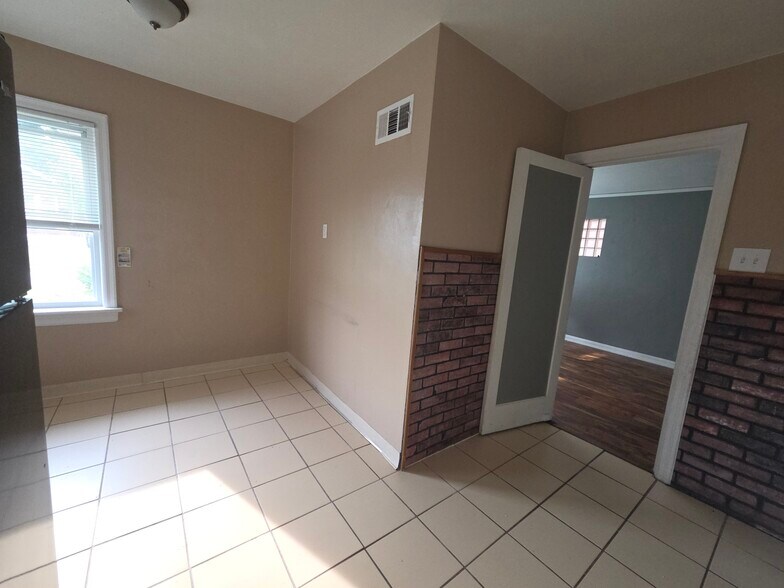 Dining Area - 3510 Central Pl