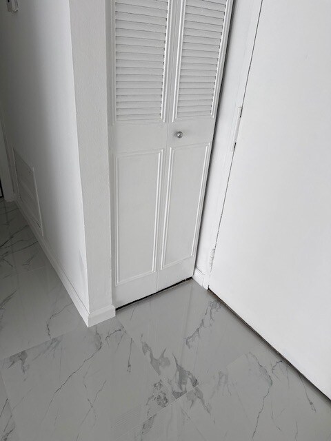 Building Photo - 1005E