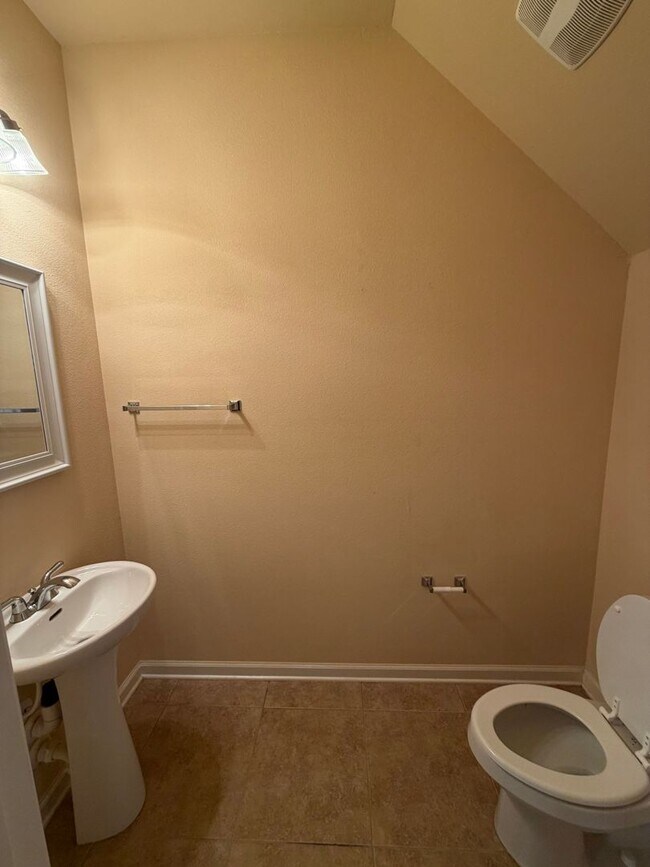 Building Photo - 148 Iron Horse Dr E