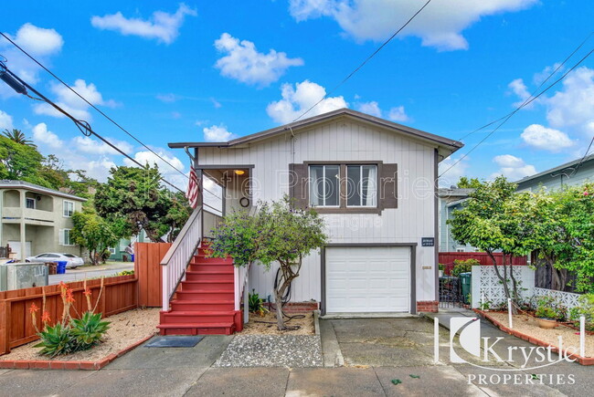 Building Photo - 153 Vaqueros Ave