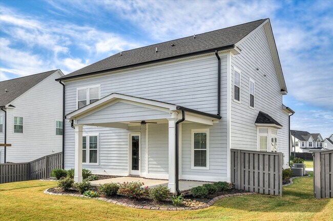 Building Photo - 3067 Rosewood Dr