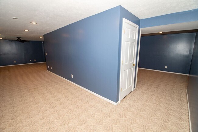 Building Photo - 4 Bedroom home in Granger, IN!