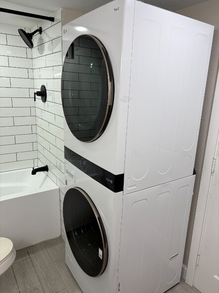 Building Photo - 6832 W Fillmore St