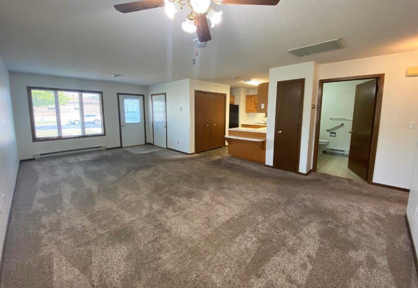 Building Photo - 1411 W Elm Ave