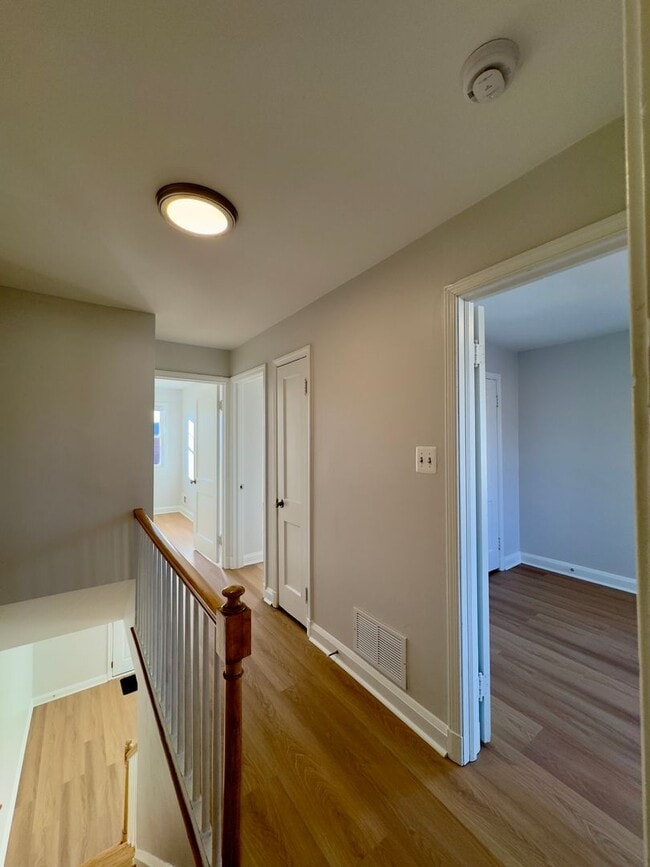 Building Photo - Renovated 3 Bed / 1.5 Bath in Essex | Parking Pad | Available 1/19/2026