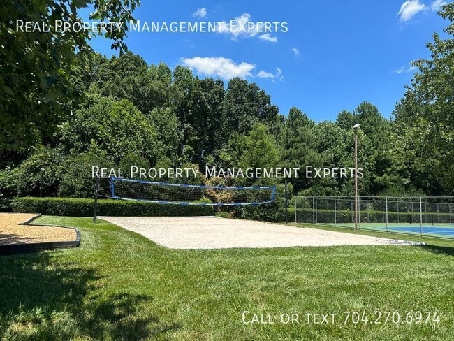 Building Photo - 10001 Glencrest Dr