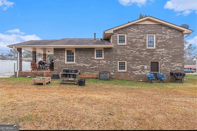 Building Photo - 1913 Amberwood Ct