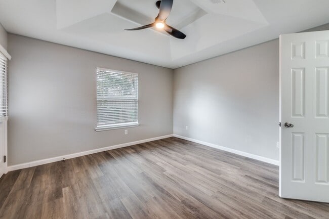 Building Photo - 5304 Wild W Dr