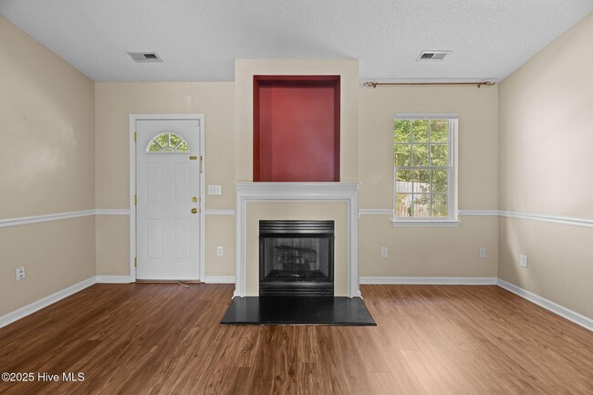 Building Photo - 104 Monterey Cir