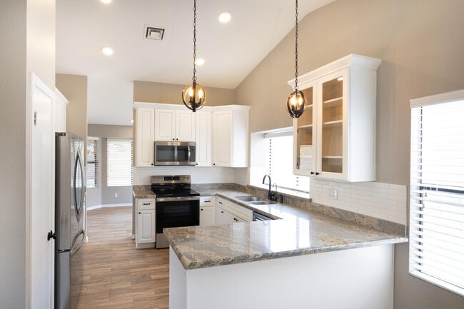 Building Photo - 15006 S 27th Way