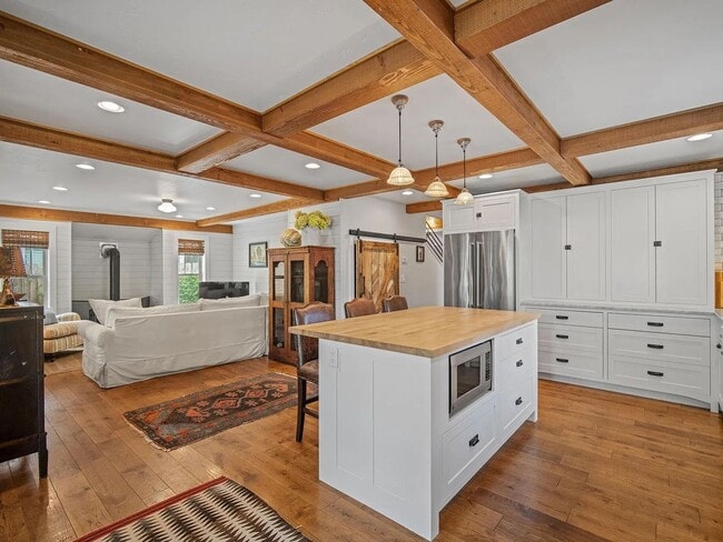 Building Photo - Newly Updated 2 Story Home with Large Yard