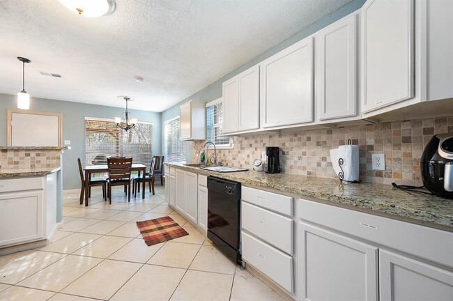 Building Photo - 22206 Meadowrock Dr