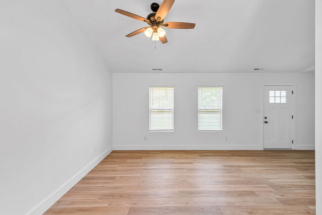 Building Photo - 374 Union Chapel Church Rd