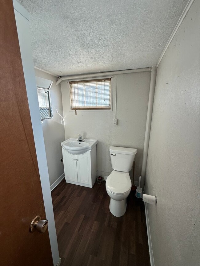 Building Photo - One bedroom, one and half bathroom, pet friendly home on large lot!