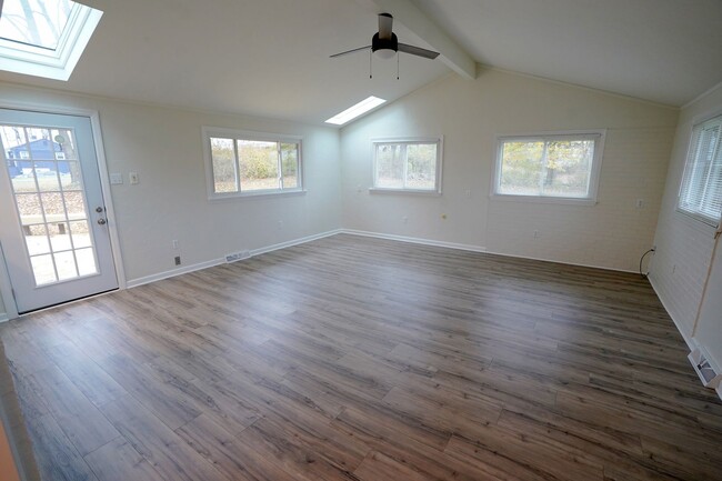 Building Photo - Updated 3 Bed 1 Bath in North Allegheny Sc...