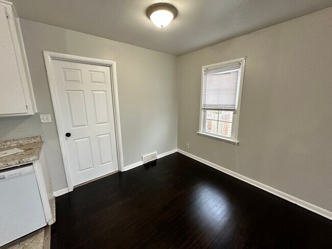 Building Photo - Three Bed NE OKC