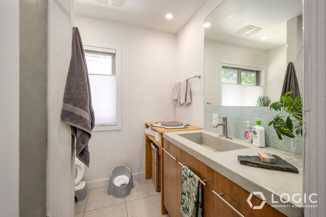 Building Photo - Beautiful Home in Excellent Location!