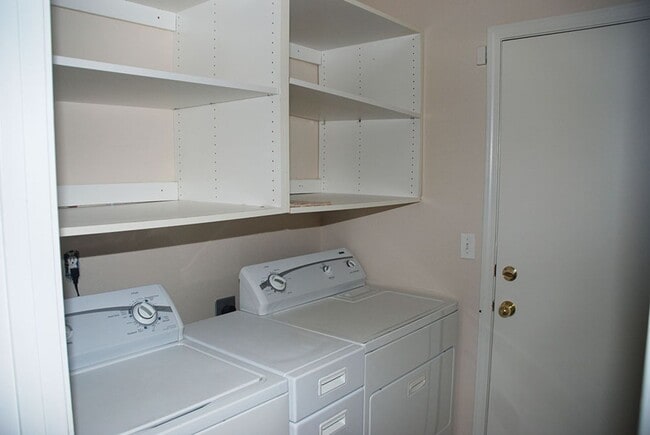 Building Photo - Rancho Bravo Single Story 4 BR/2 Bath/2 Car Garage in South Reno