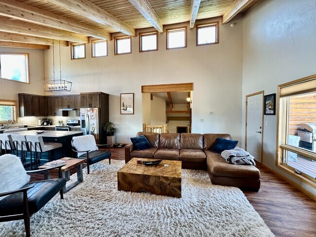 Building Photo - 966 Oak Ct