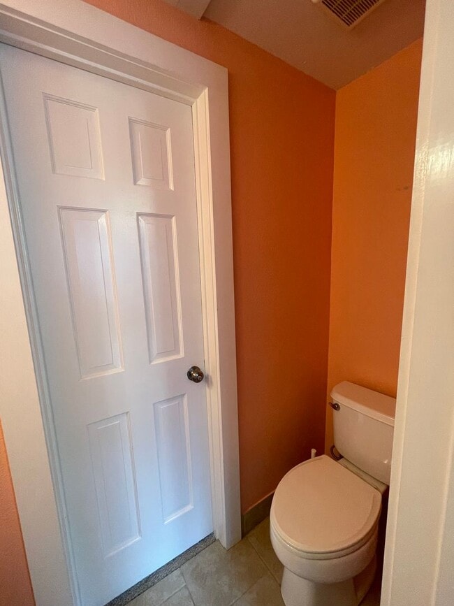 Building Photo - 2 Bedroom Near ESU!