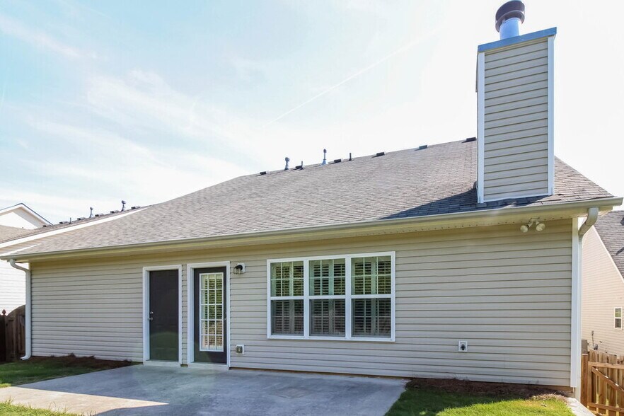 Building Photo - 111 Village Dr