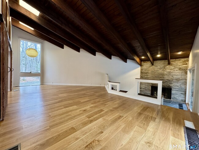 Building Photo - 860 Oakwood Rd