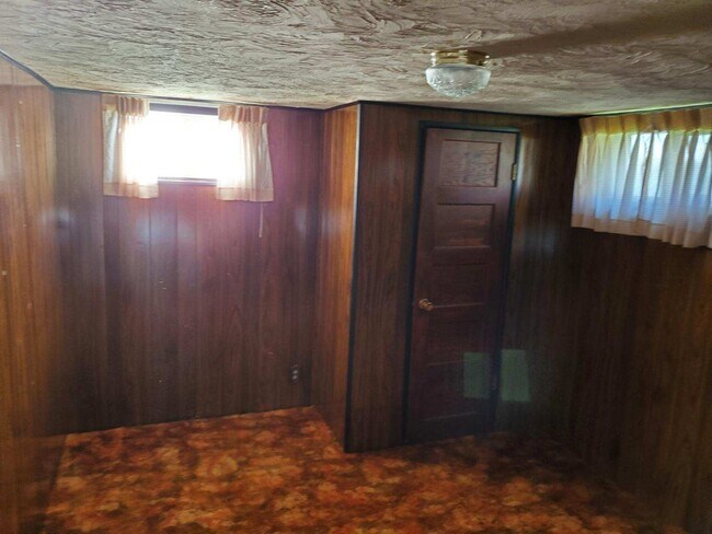 Building Photo - 296 S 100 E