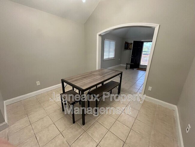 Building Photo - 416 Rue Canard