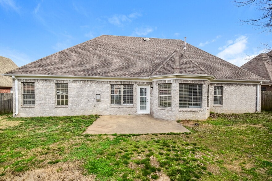 Building Photo - 1573 Golden Oaks Loop N