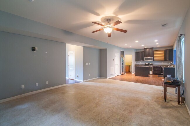 Building Photo - Spacious 4-Bedroom Home with Sunroom, Deck...