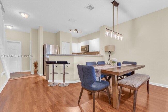 Building Photo - 8844 S Isles Cir