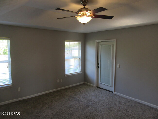 Building Photo - 918 Amber Way