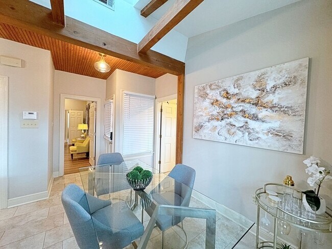 Building Photo - Beautiful Furnished home off Perkins Rd.