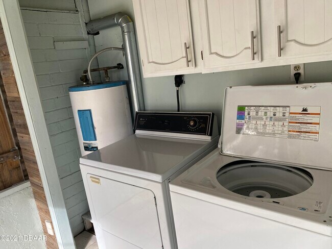 Building Photo - 420 Miriam Ave