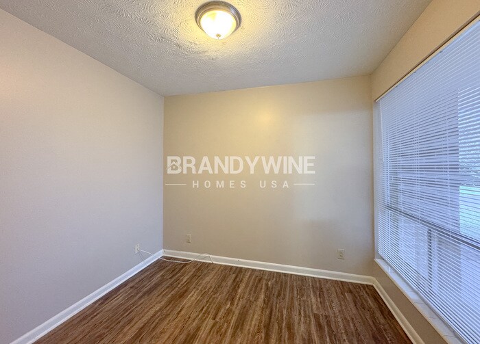 Building Photo - 3916 Bogata Dr N