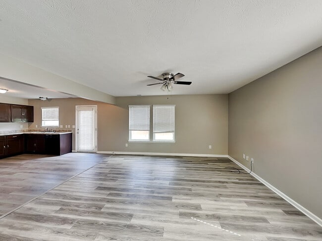 Building Photo - 4037 Little Bighorn Dr