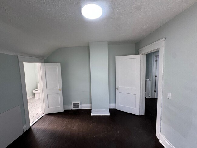 Building Photo - Comfort Meets Convenience: Beautiful 3-Bedroom Single-Family Home  Family-Friendly