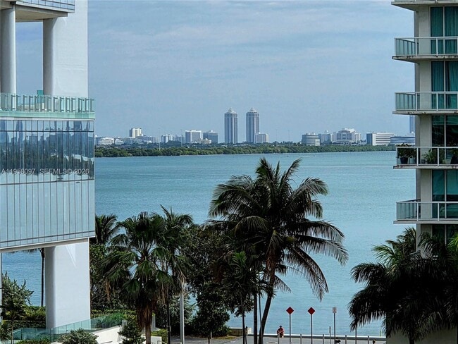 Building Photo - 471 NE 25th St