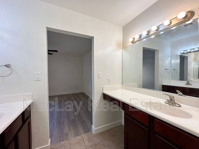 Building Photo - 8787 E Mountain View Rd