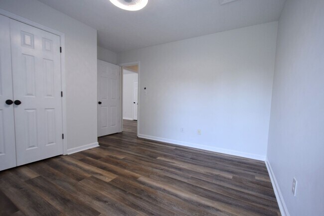 Building Photo - 2828 Franzia Dr