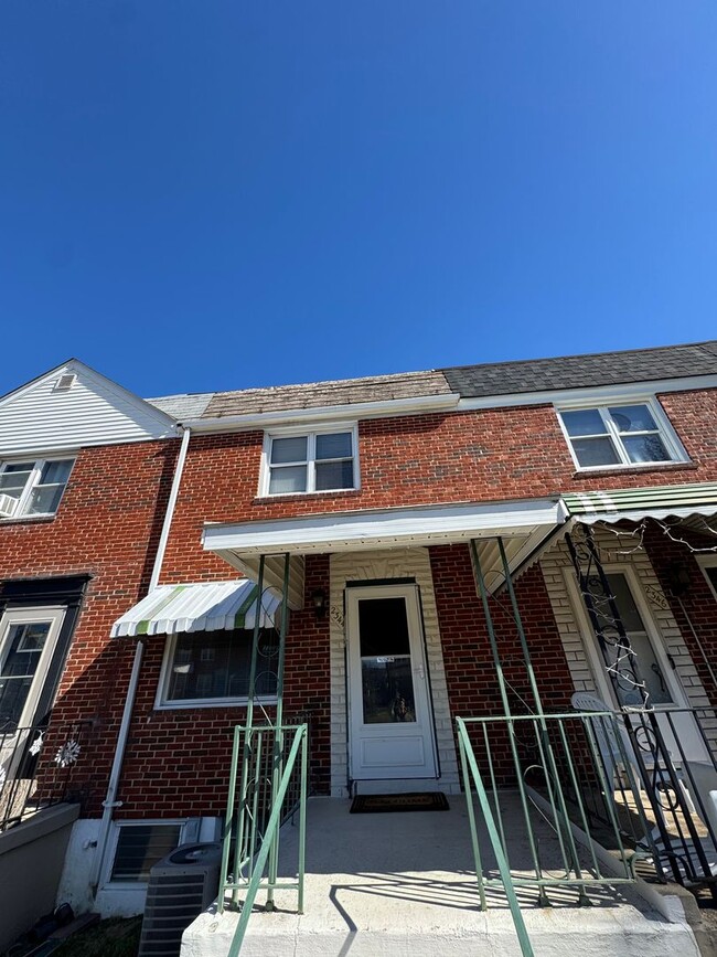 Primary Photo - Super Fresh 3BR Townhome on Searles Rd for...