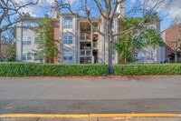 Building Photo - 2 Bed 2 Bath Condo for Rent in Norfolk!