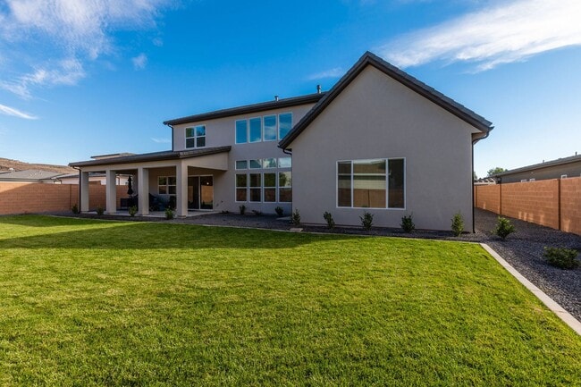 Building Photo - Washington Fields 4 bed | 3 1/2 bath | 3 c...