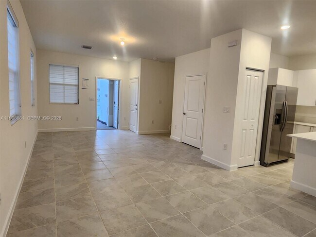 Building Photo - 2429 SE 28th Dr