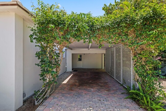 Building Photo - 246 Merrain Rd