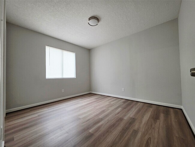 Building Photo - 9713 Yuma St